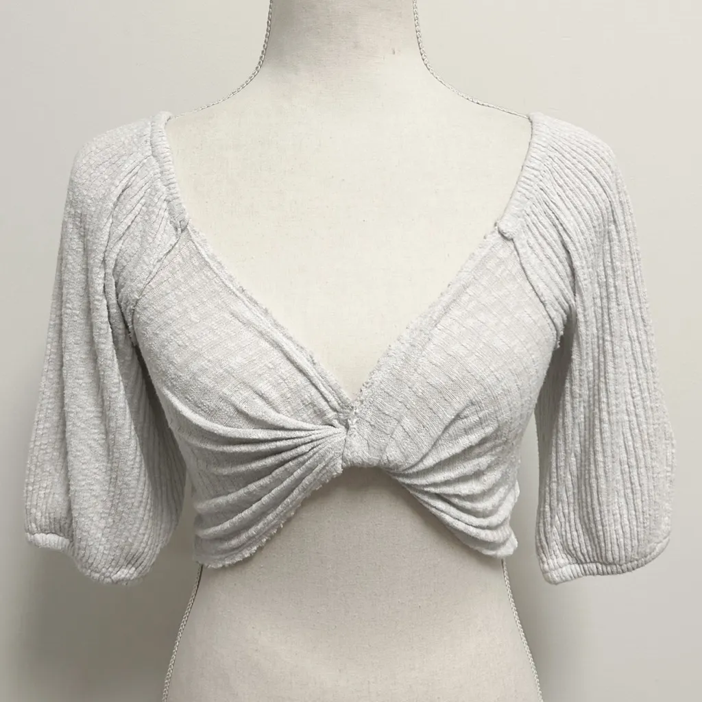 Urban Outfitters Pale Gray Cropped Half Puff Sleeve Ribbed Knit Twist Lena Top - Image 2