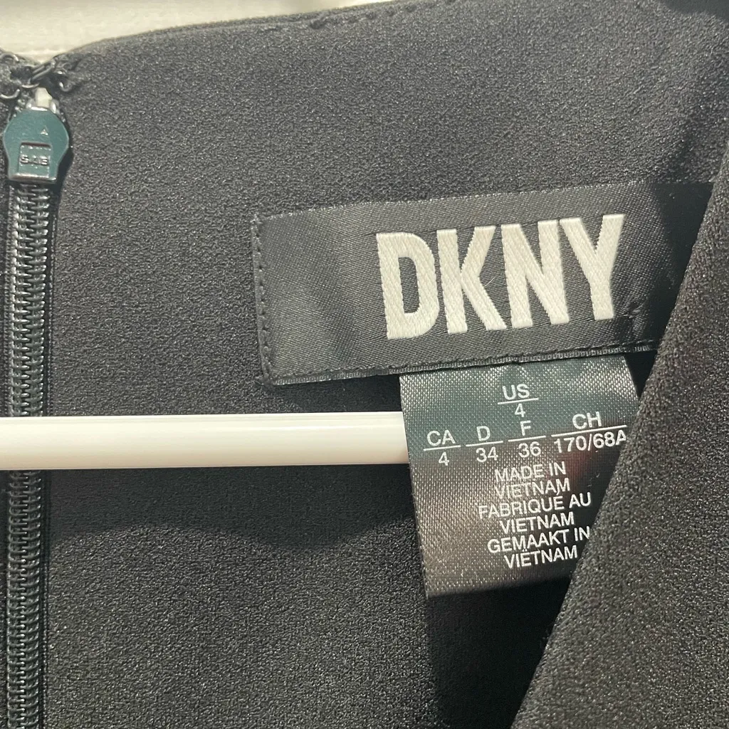 DKNY NWT  V-neck Pantsuit - Image 4