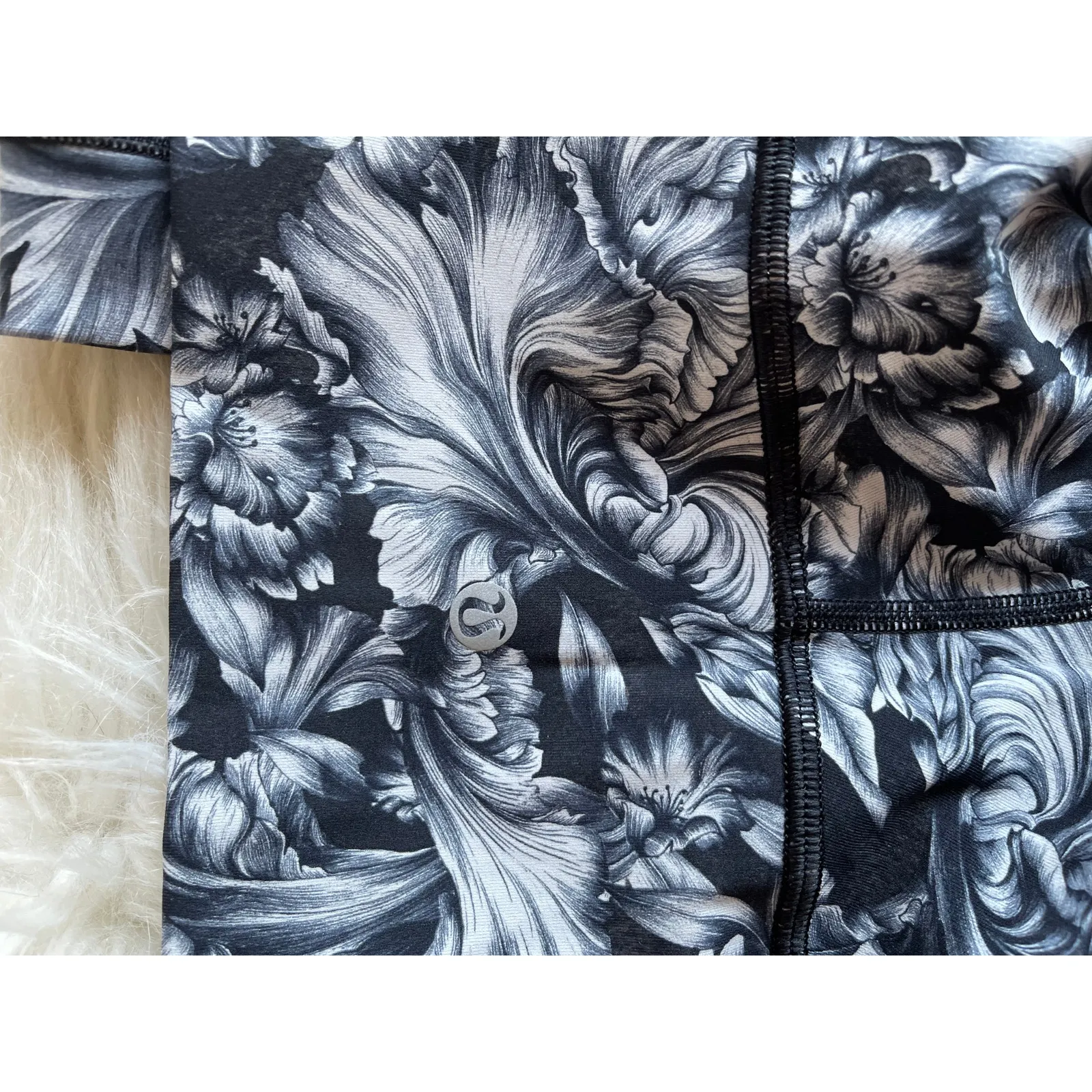 Like New Lululemon Fast & Free 21" Night Garden Ice Gray Black Crop Leggings - Image 6