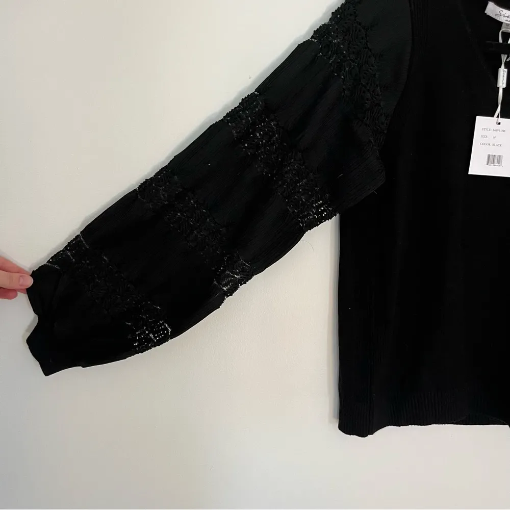 NWT Sioni Mixed Media V Neck Sweater with Lace Sleeves Black Size Medium - Image 6