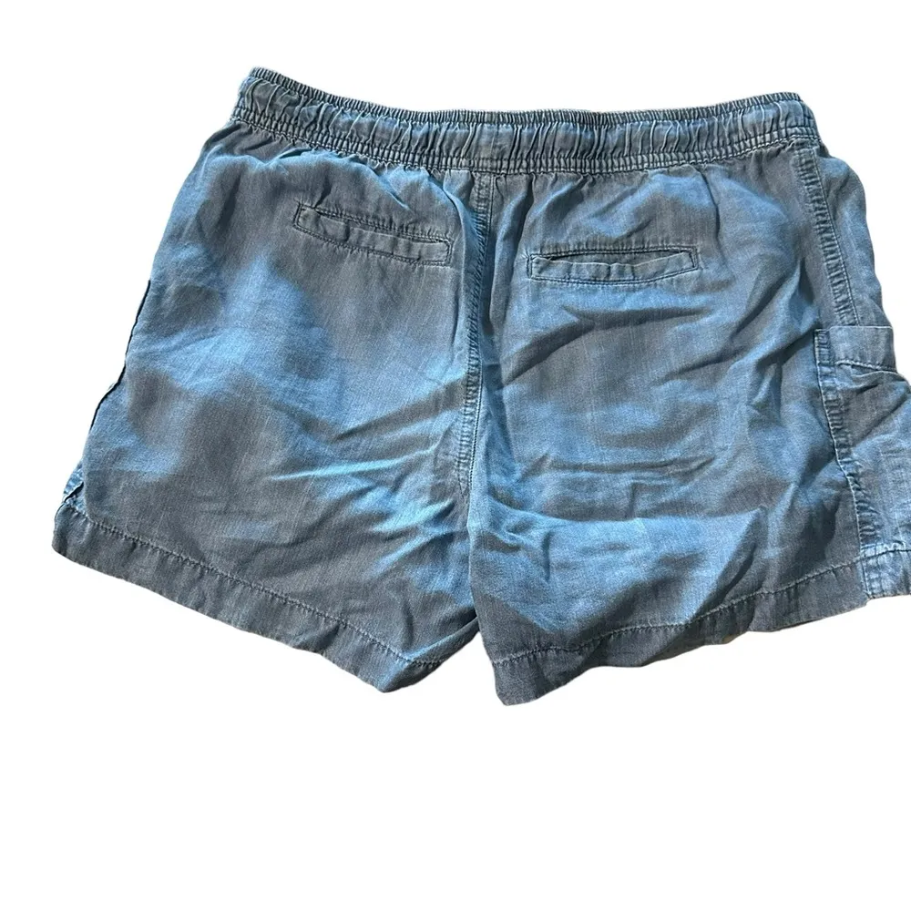 Joe Fresh women's size small blue lightweight shorts with side pockets - Image 2