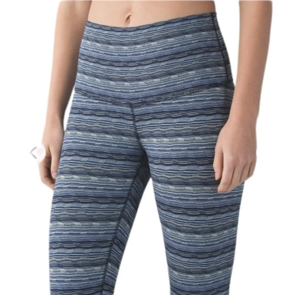 Lululemon Wunder under‎ crop leggings size 4 twist sapphire space dye high rise - Image 2