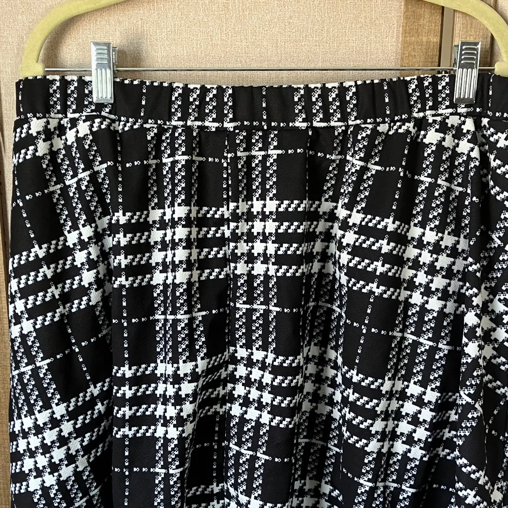 SheIn  Monochrome Abstract skort 1X - Image 8