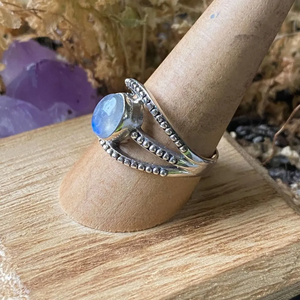 Sterling Silver Moonstone  Ring Size 9 - Image 3