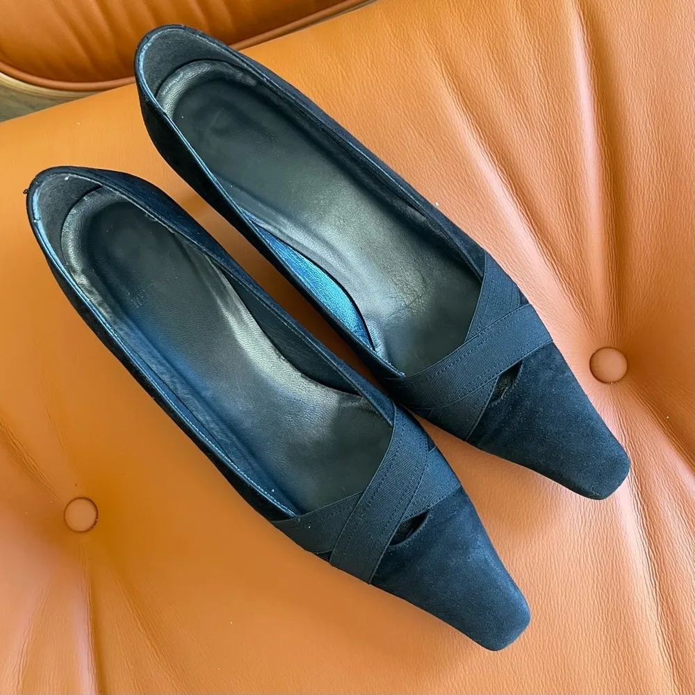 Stuart Weitzman Vintage  Suede Kitten Heel Pointed Toe Pumps 7.5 - Image 2