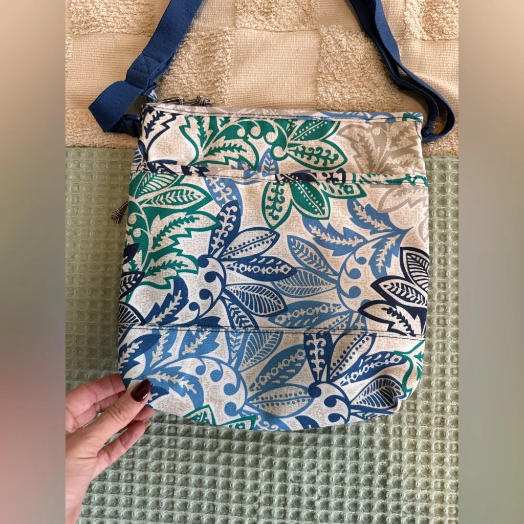 Vera Bradley crossbody purse (pattern: Santiago) - Image 5