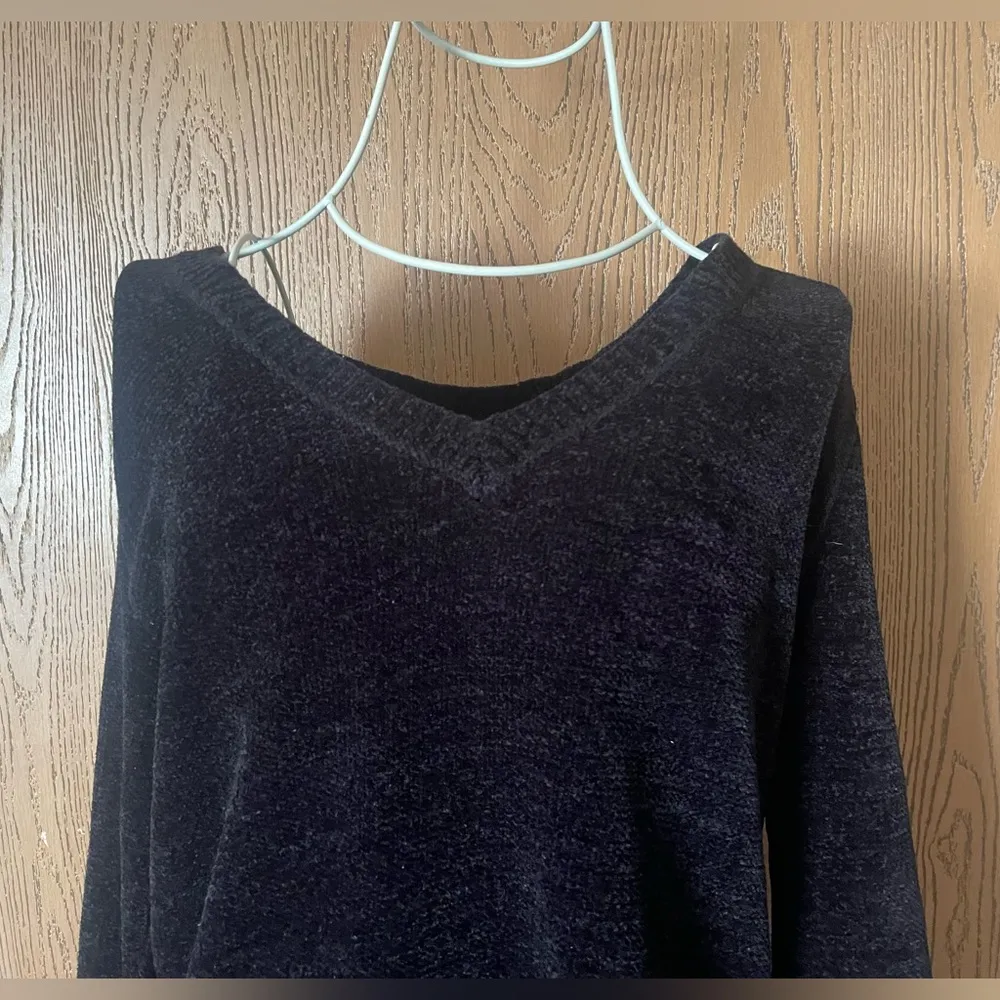 Apt. 9 Long Sleeve Velour Cozy and Fuzzy V-Neck Top - Image 4