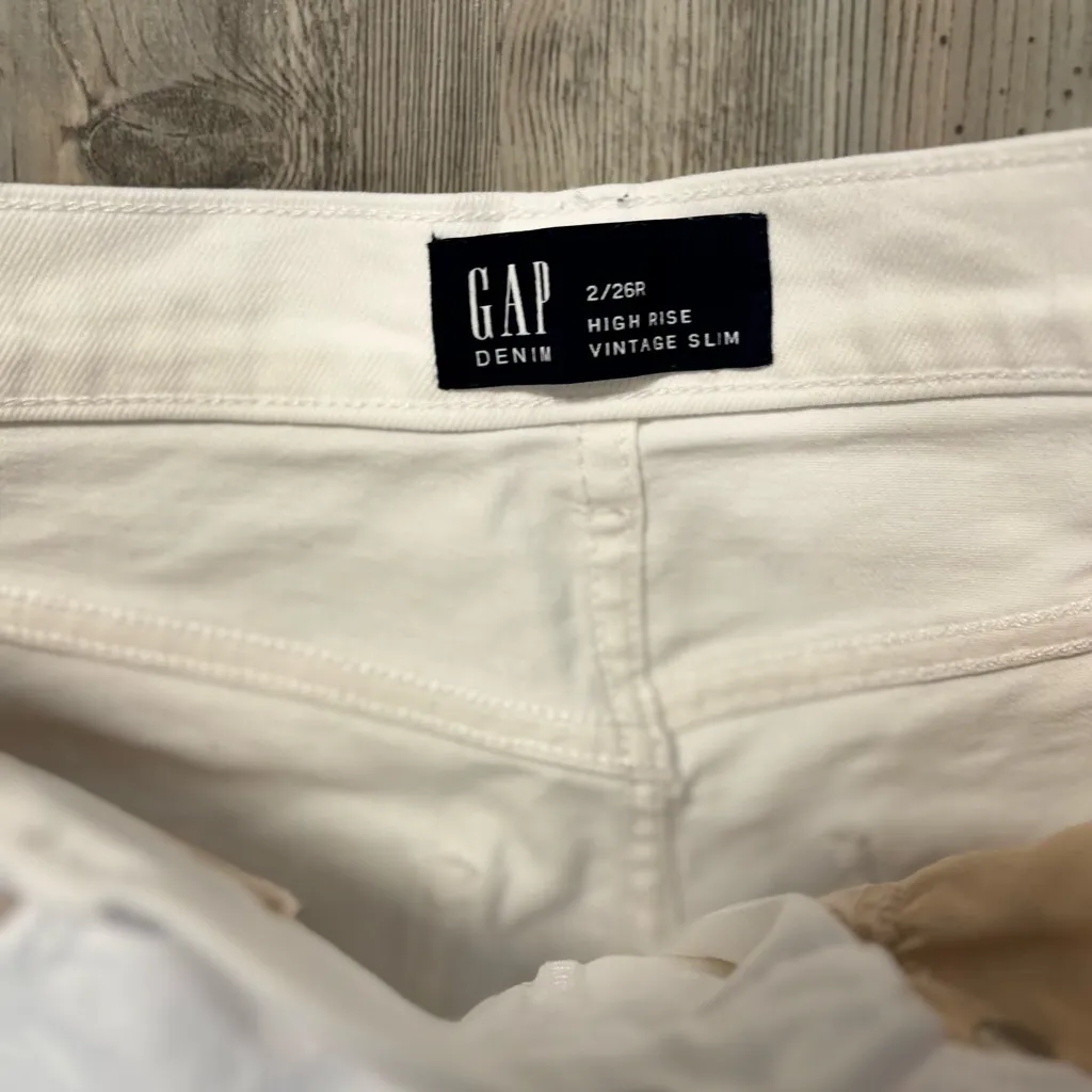 GAP White High Rise Vintage Slim Jean Shorts for Women - Image 4