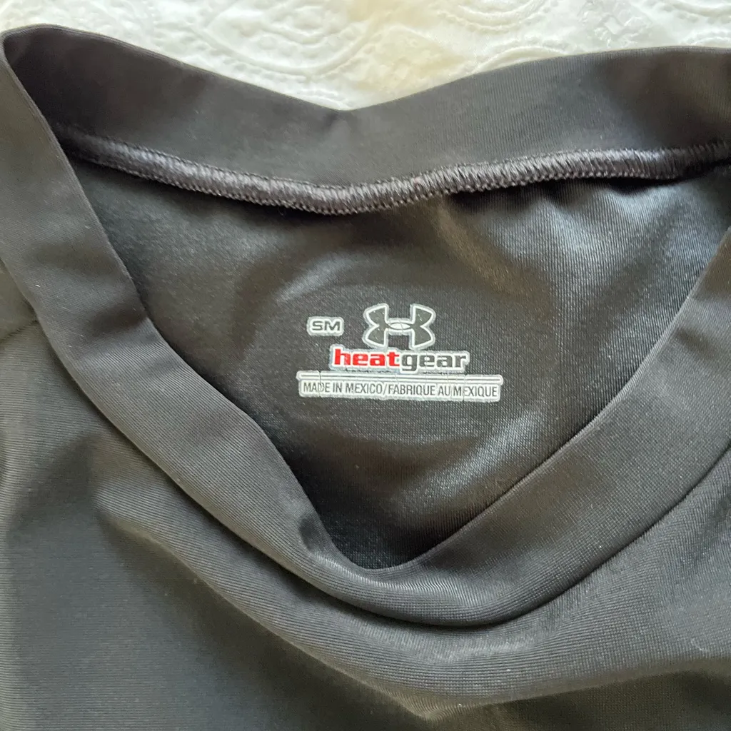 Under Armour  HeatGear Black long sleeve shirt size small - Image 4