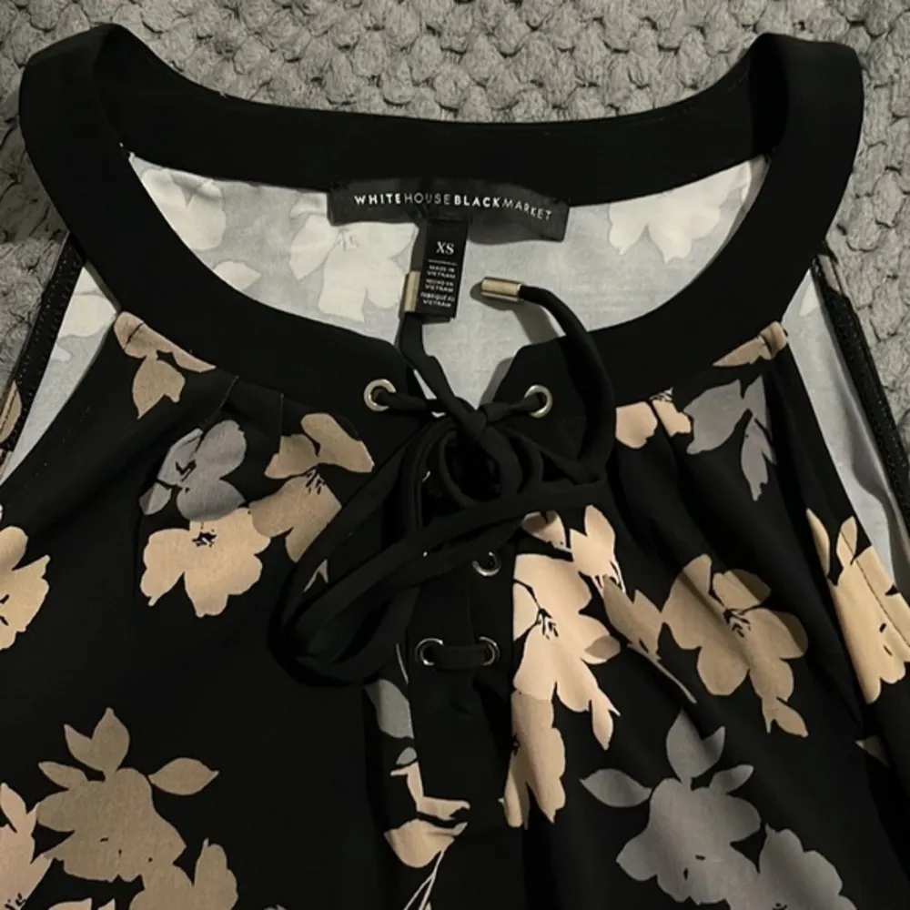 WHBM White House Black Market Floral Sleeveless Blouse Size XS EUC NEW #1743 - Image 4