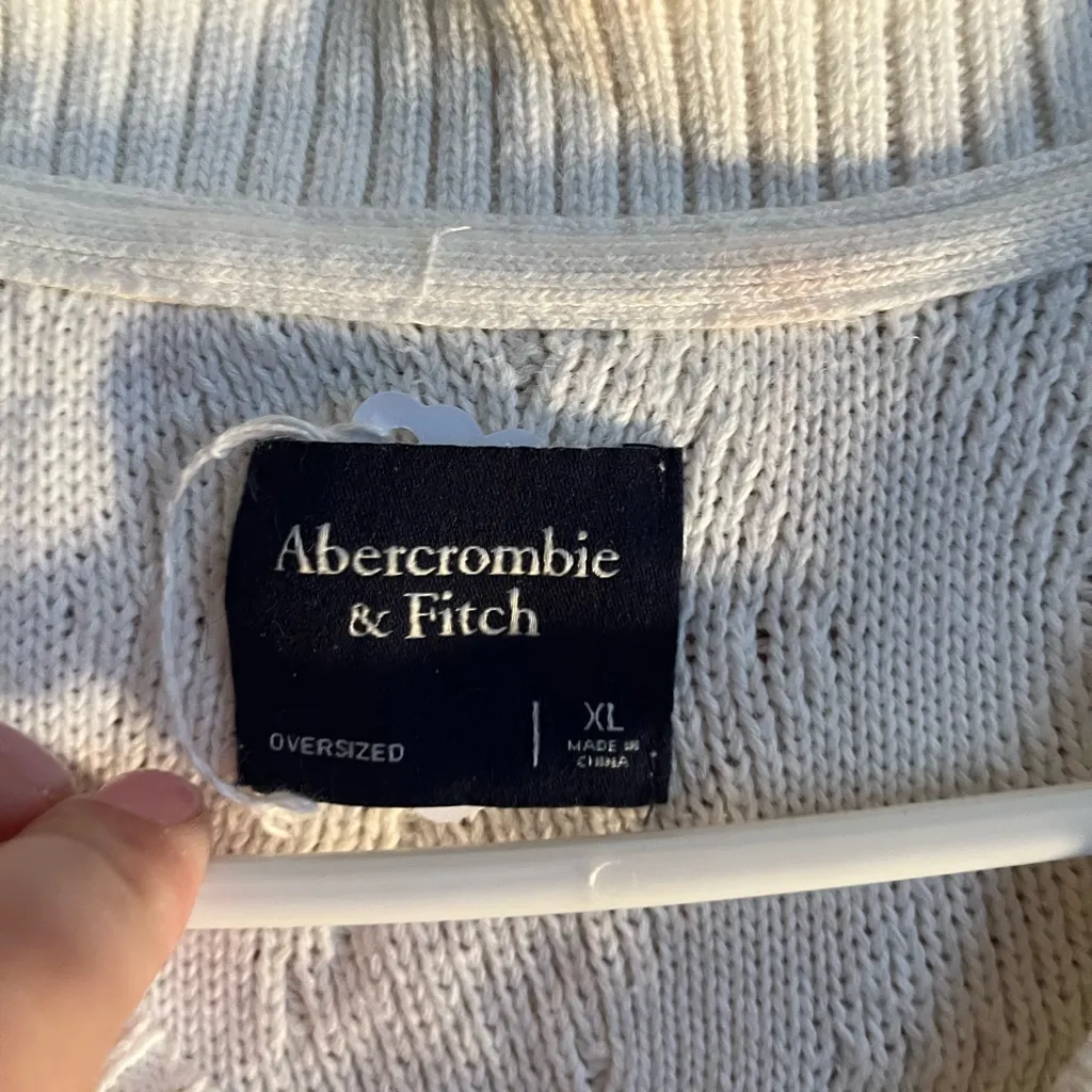 abercrombie & fitch cable knit V-Neck oversized sweater vest in xl - Image 2