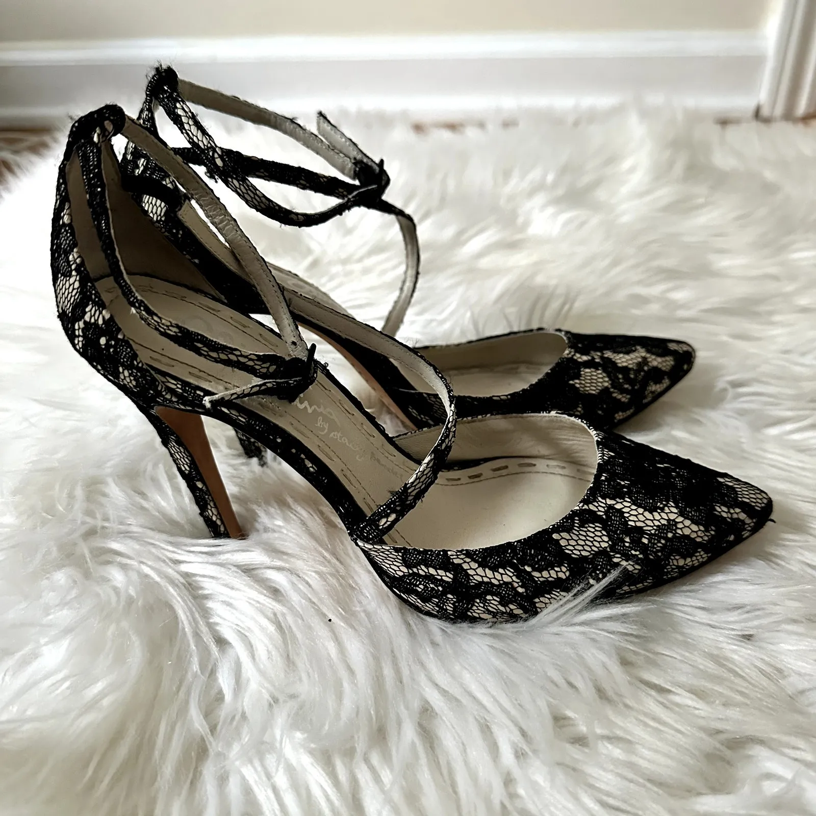 Alice + Olivia Delia Lace Pump Sz 6 - Image 4