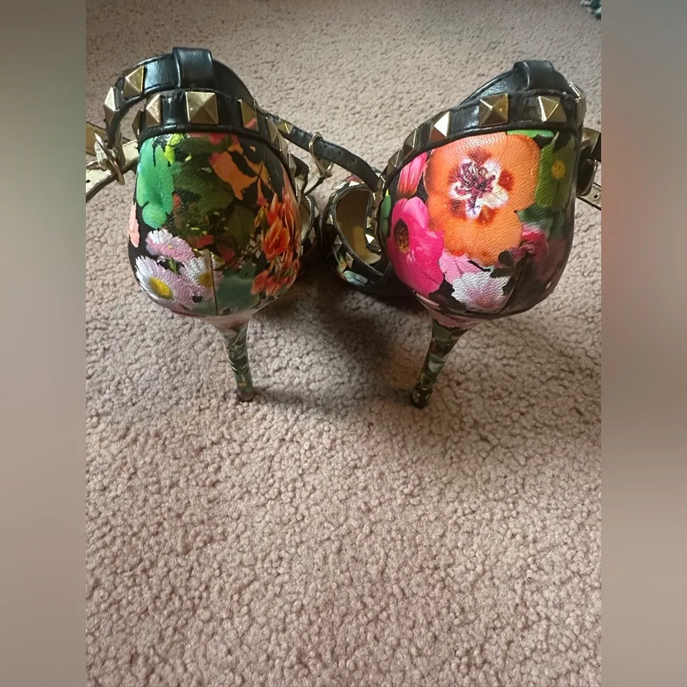 Wild diva heels lounge shoes, size 8.5 Studded Straps Flowers Floral - Image 5