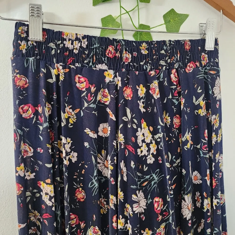 Navy Blue Floral Print Flowy Skirt Size undefined - Image 2
