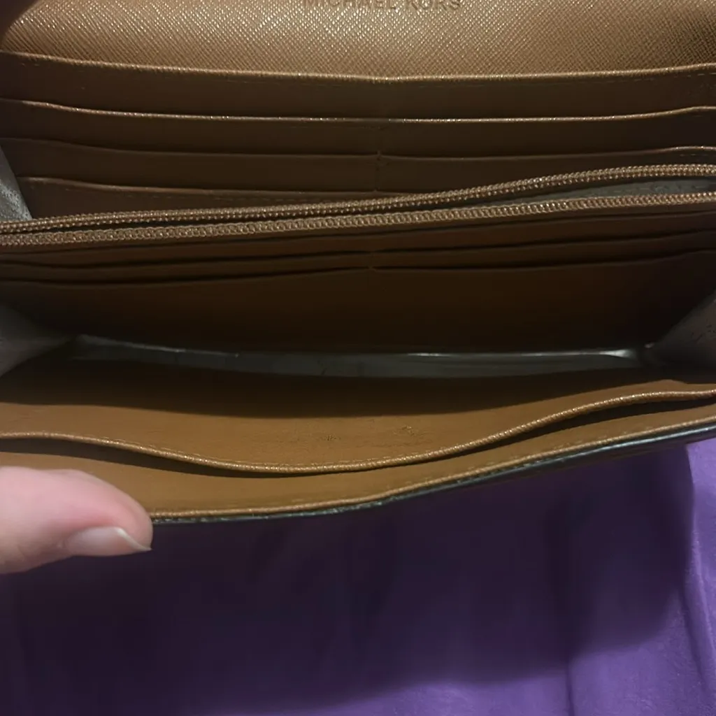 Like New MK Wallet - Image 3