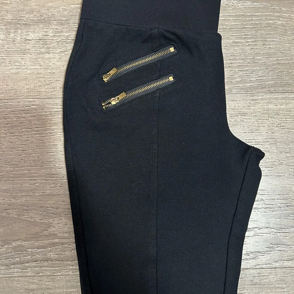 Ci Sono Black pants with Gold Zipper Details - Image 4
