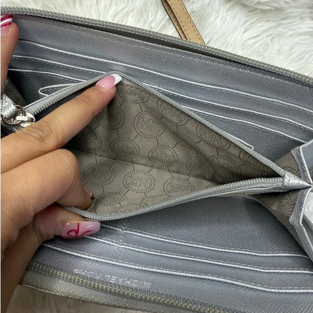 Michael Kors  Signature Metallic Cream and Silver Wallet - Image 8