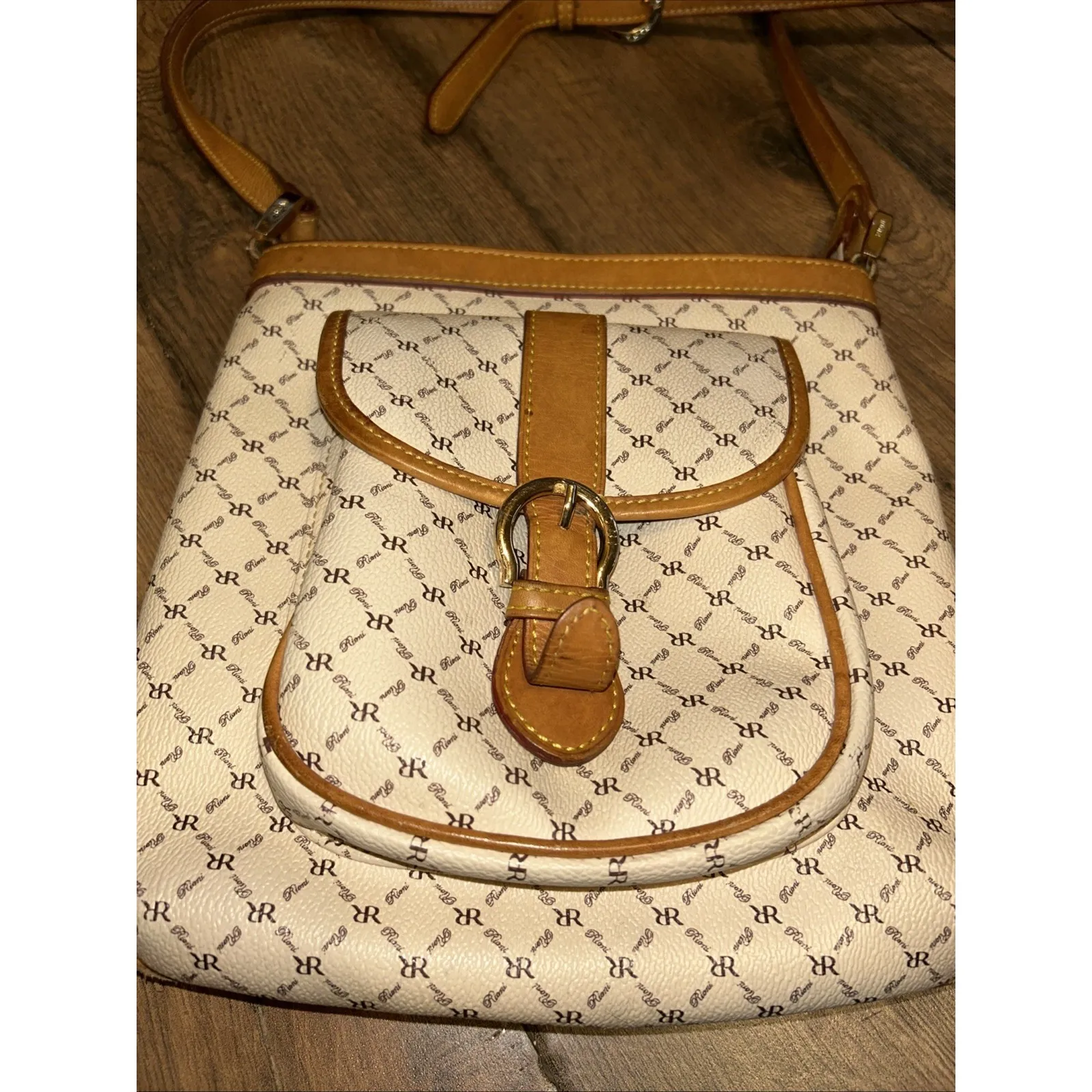 Rioni Daily tourist Ivory Print Pebble Leather Crossbody Shoulder Bag Tan - Image 2