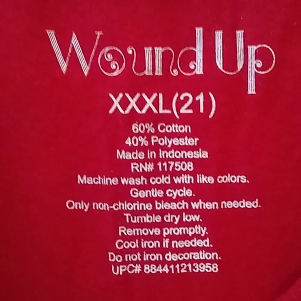 FINAL MARKDOWN Juniors' Wound Up "Fa La Llama" Tee (XXXL/21) - Image 5