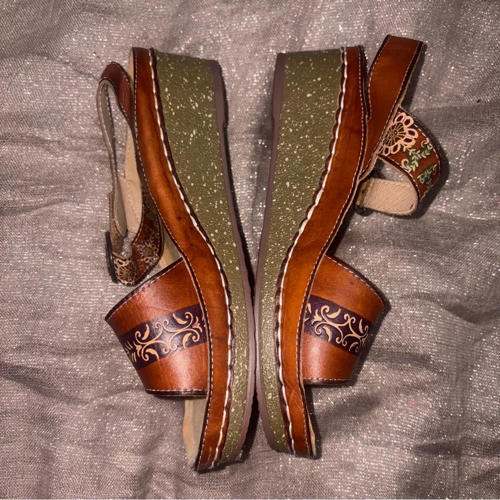 L'ATISTE Brown Embroidered Sandals - Image 4