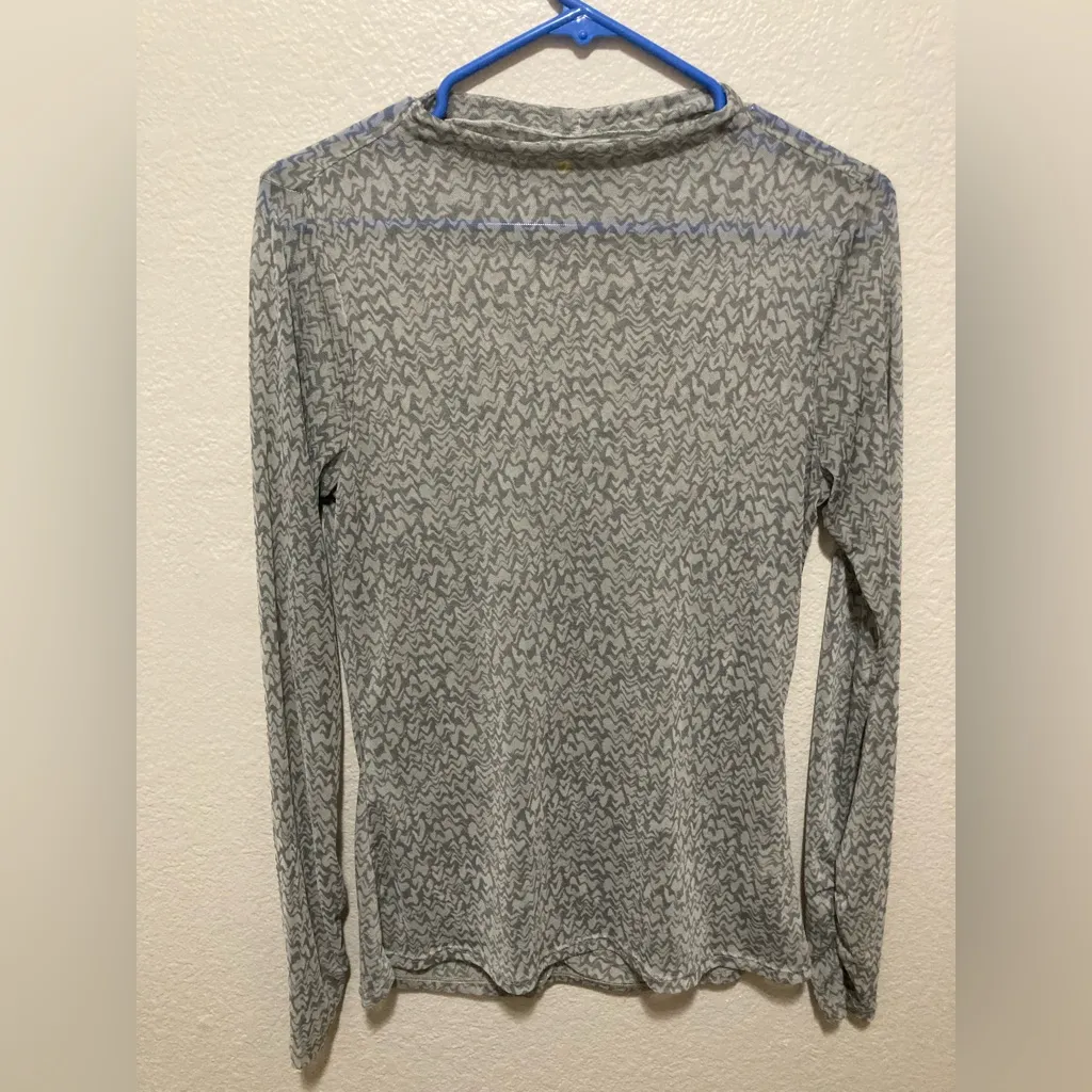 Zella Nordstrom Sheer Mesh Gray Patterned Long Sleeve Top Size Medium - Image 2
