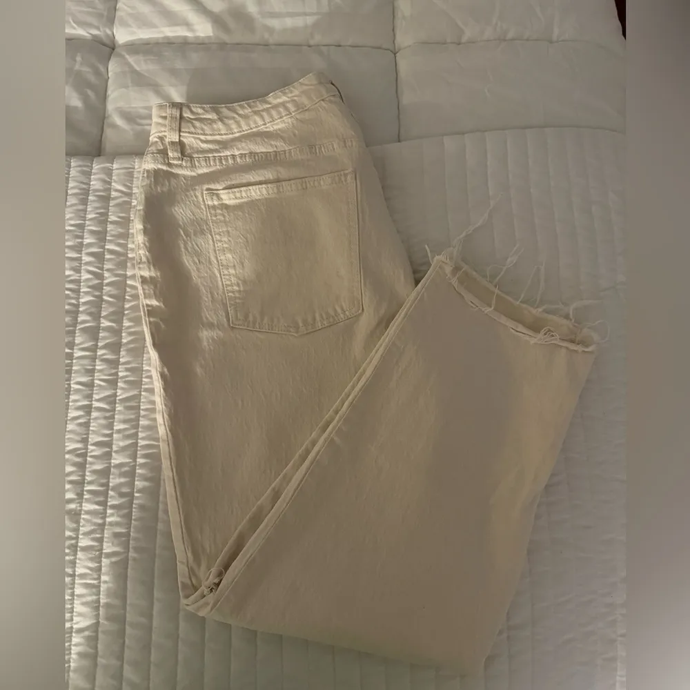 Universal Thread Winter White Jeans- never worn - Image 2
