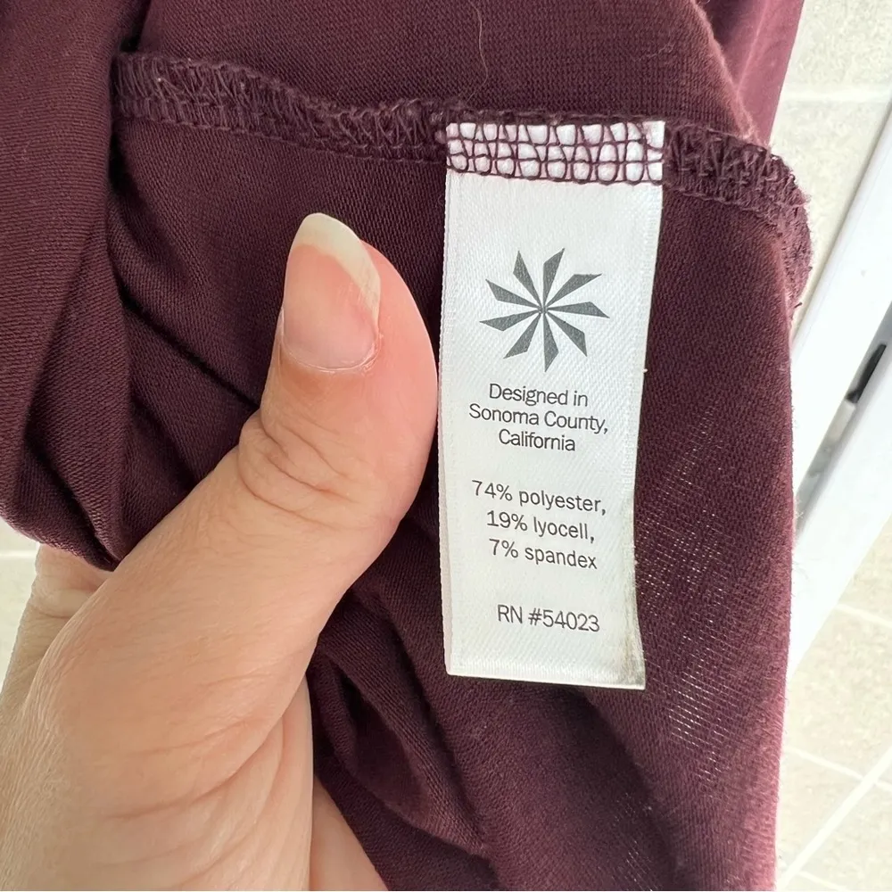 Athleta essence tie back tank in wild bloom burgundy size small open back - Image 3