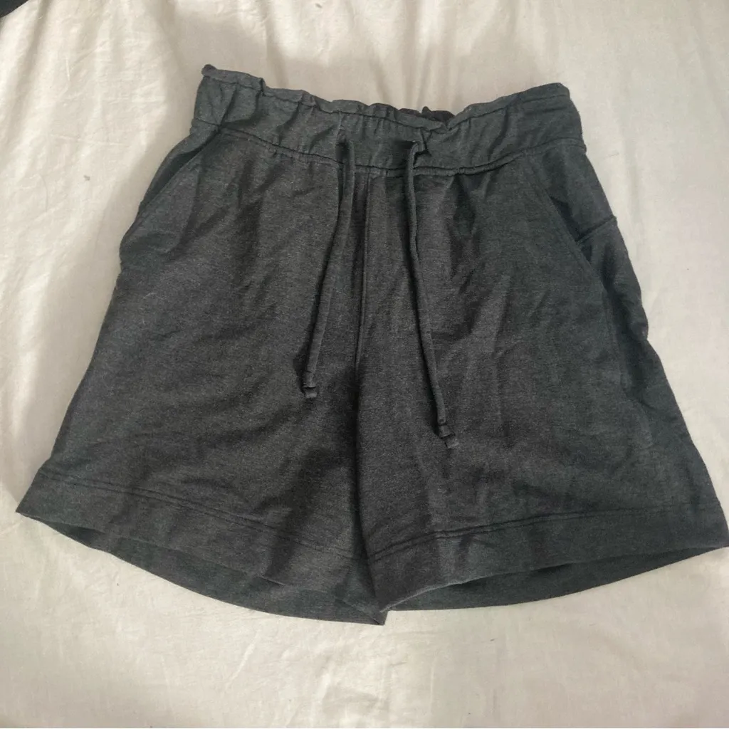 Lululemon Hello Sunday Short Heathered Mod Black Gray Size 6 - Image 4