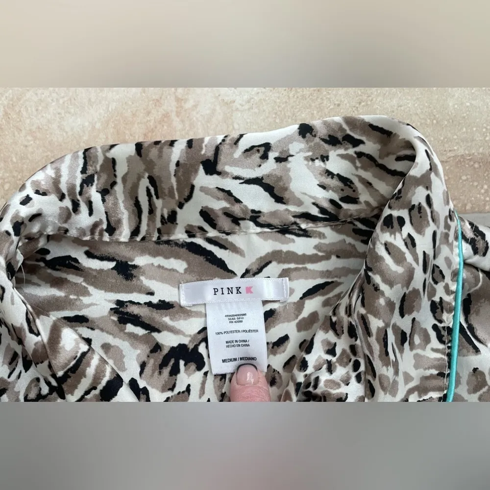Pink Pajamas Brown/Tan Leopard Soft Buttery Smooth Casual Sateen Button Up; M - Image 3