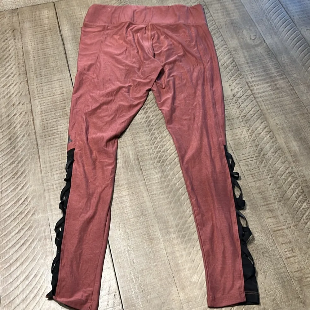 Victoria's Secret PINK Yoga Criss Cross Mesh Leggings Size Medium - Image 6