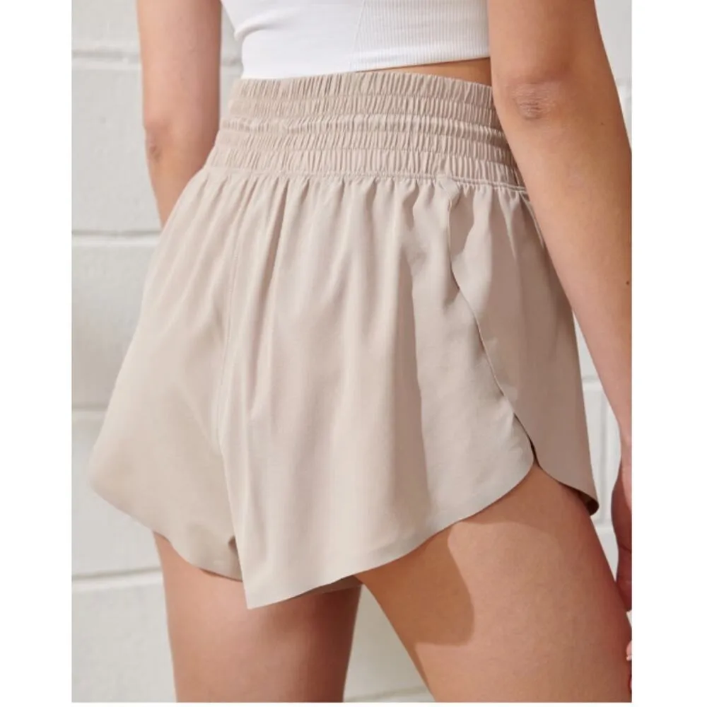 YPB by Abercrombie & Fitch MotionTEK Lined Flyaway Short in Sand sz. XL - Image 4