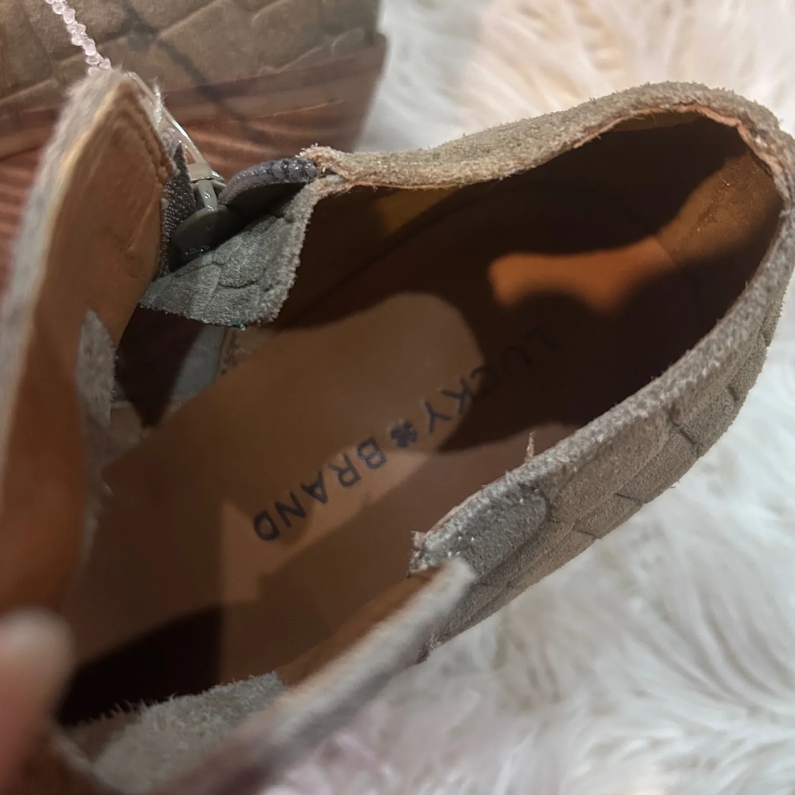 NEW Lucky Brand Women Gray/Green Croc Wedge Ankle Booties Pointed Toe Zip 7M - Image 7