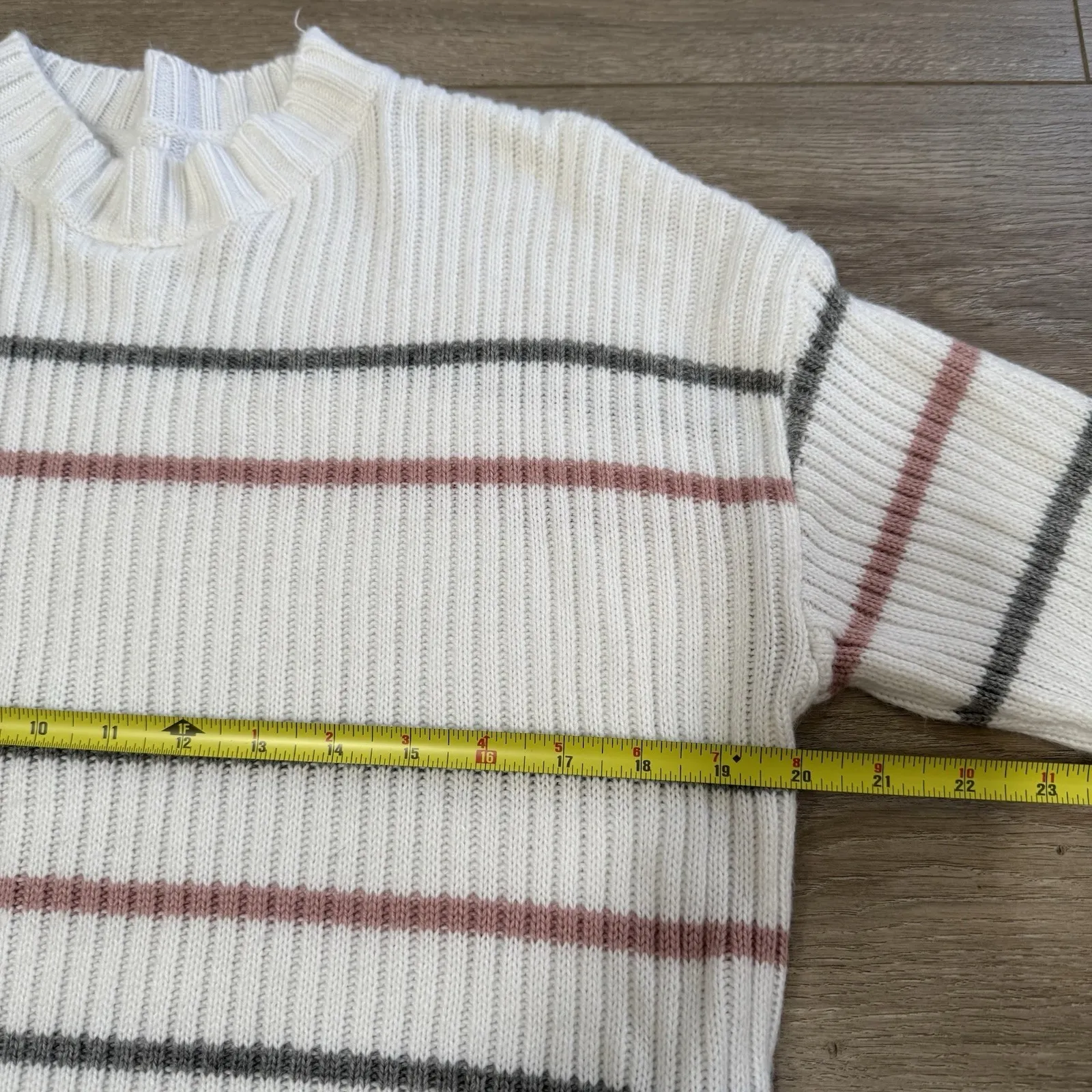 Women's Fall Winter Sweater White And Pink‎ Size Small Pink - Image 3