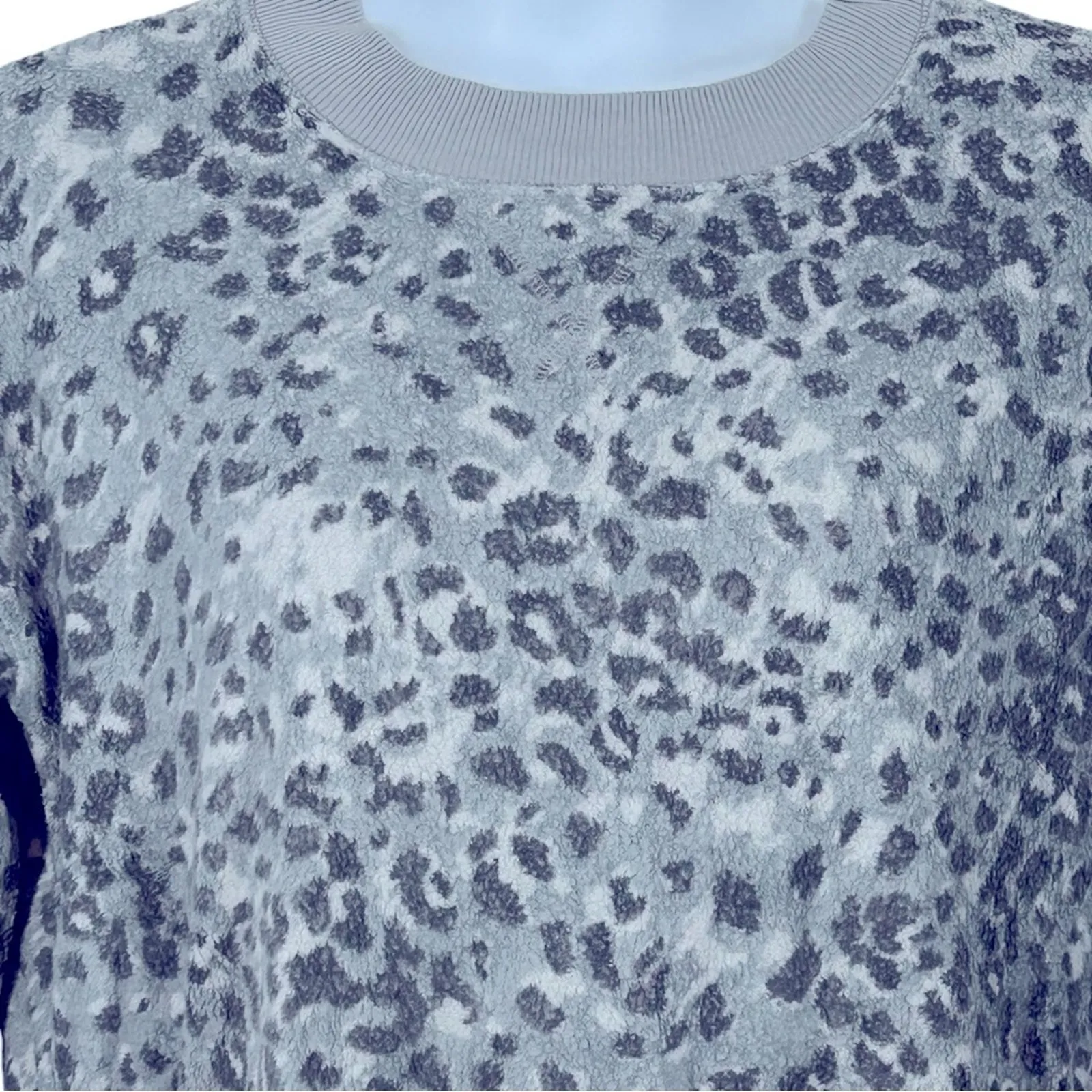 Aerie NWT Oversized Desert Grey Leopard Fleece Pullover Size Small Cozy - Image 7