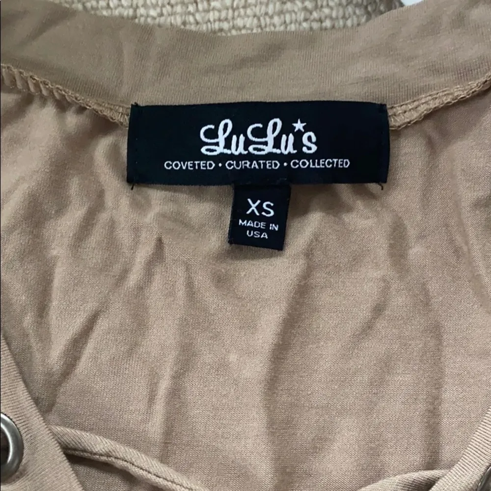 LULUS tan colored shirt - Image 2