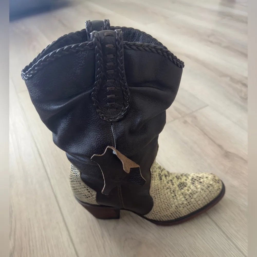 INDOMABLE,S Brown and Tan Heeled Boots with Classic Western Style 👢⚕️ Size 6 - Image 4