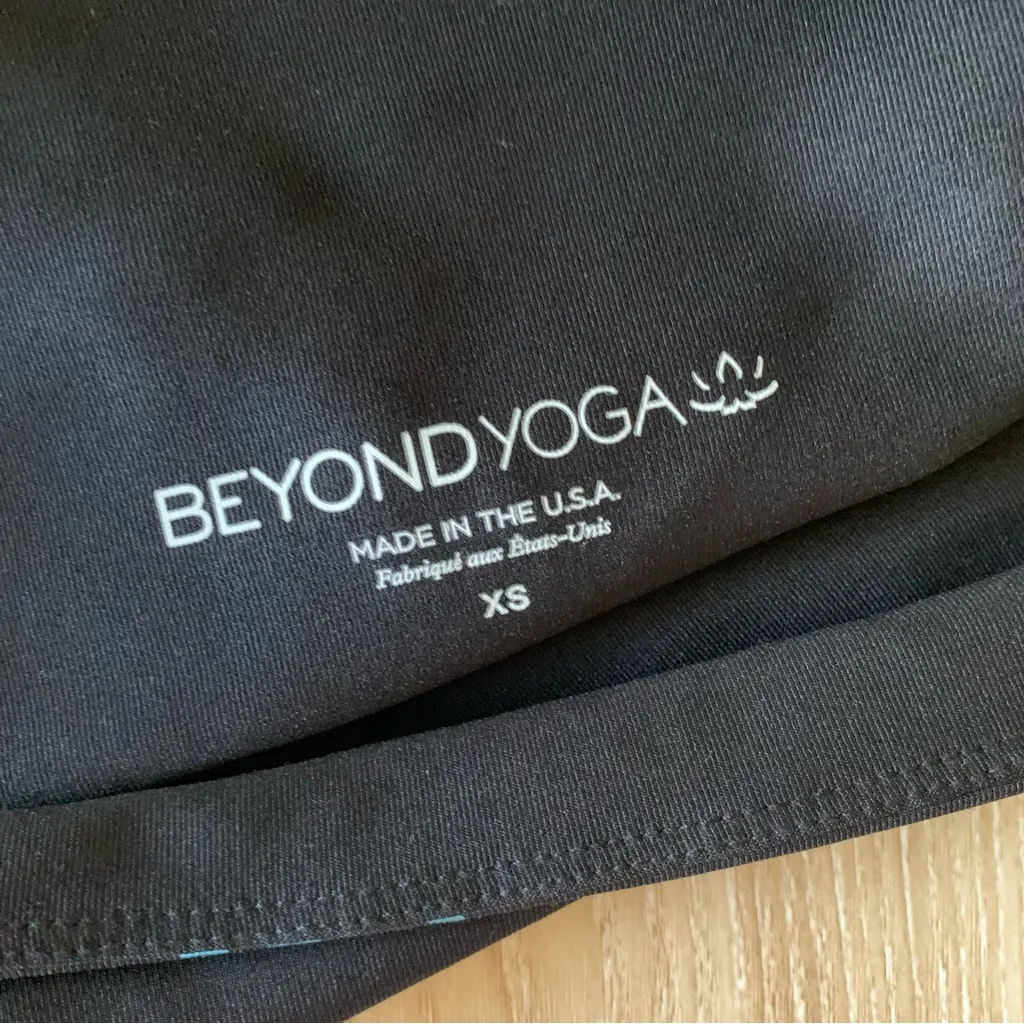 Beyond Yoga XS High Waist Midi Leggings Black Blue Floral Snowflakes Holiday - Image 5