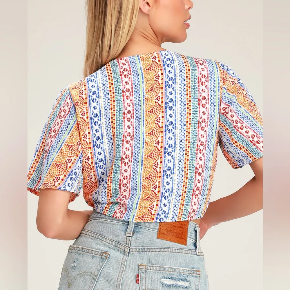 NWT Lulus Bellport White Multi Print Tie-Front Crop Top size Medium - Image 2