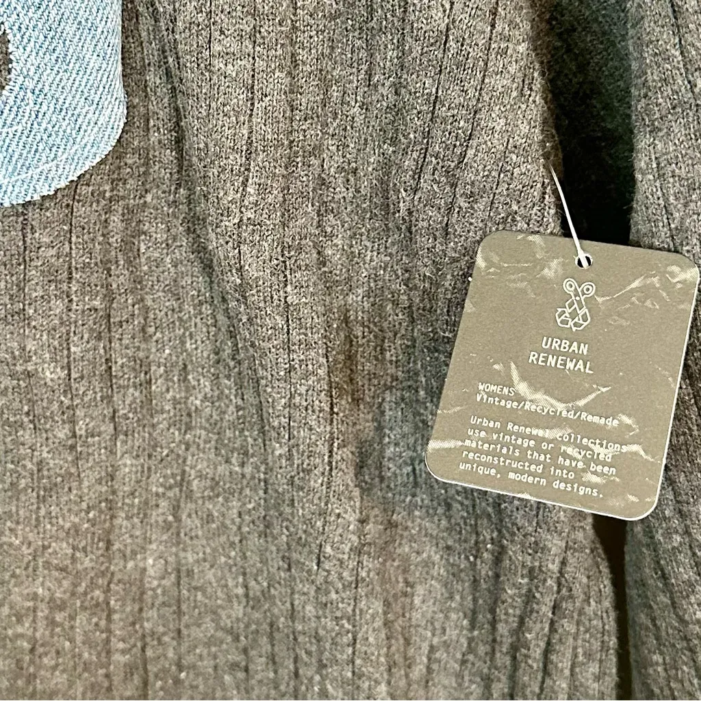 NWT Calvin Klein Jeans Gray Sweater Urban Renewal Blue 1995 Patch Design S/M - Image 4