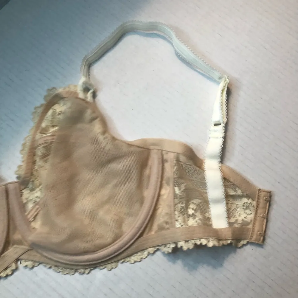 Wacoal Bra Embrace Lace Underwire Bra in Sand/Ivory Sz 32DDD/F EUC Style #65191 - Image 11