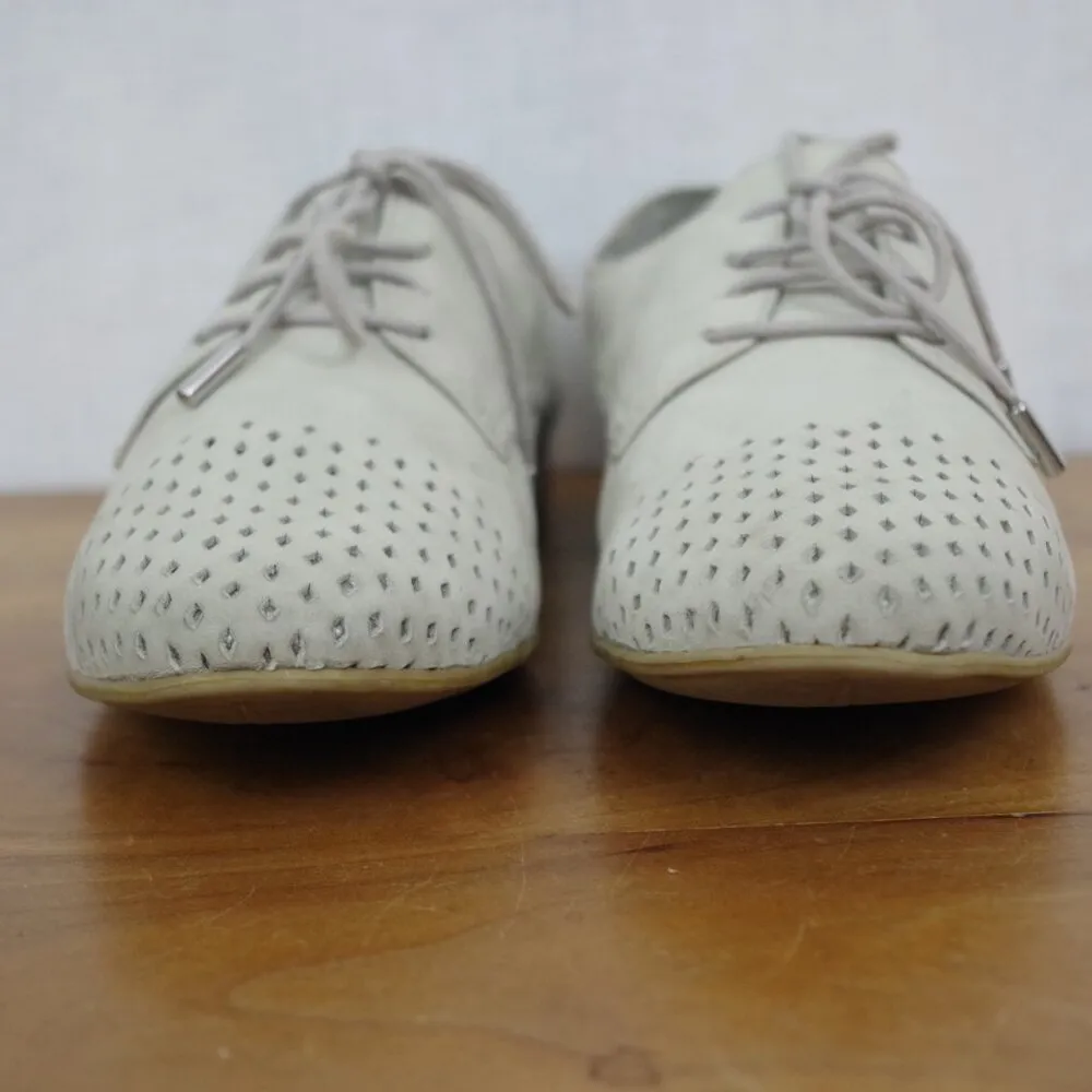 Tamaris Nubuck Leather Perforated Derby Flats Size 39 White - Image 8