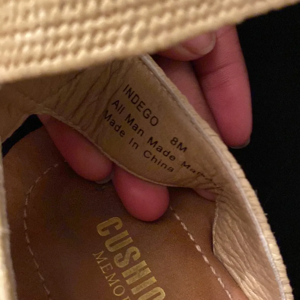 Cushionaire Memory Foam Sandals SIZE 8 - Image 6