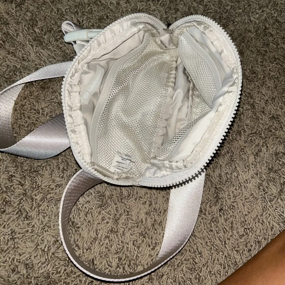 Lululemon Everywhere Belt Bag - Image 9