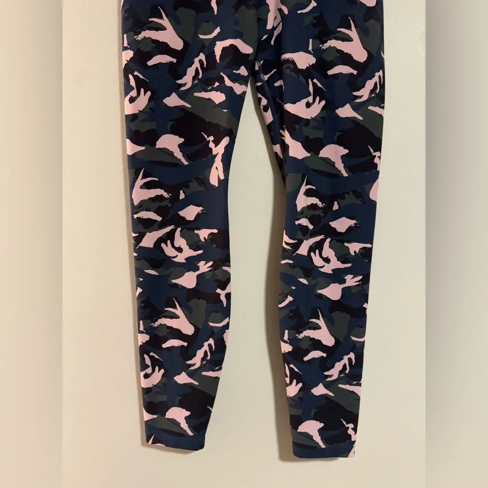 EUC Lorna Jane Multicolor Off Duty Camo Leggings size large - Image 3