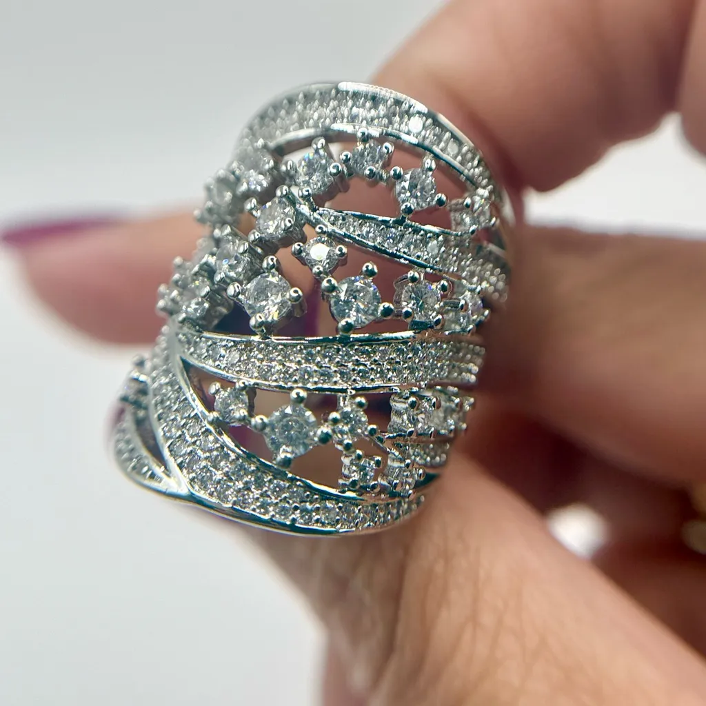 NWOT Antique Design Silver Tone brilliant cut CZ Fashion Cocktail ring in 7 - Image 3