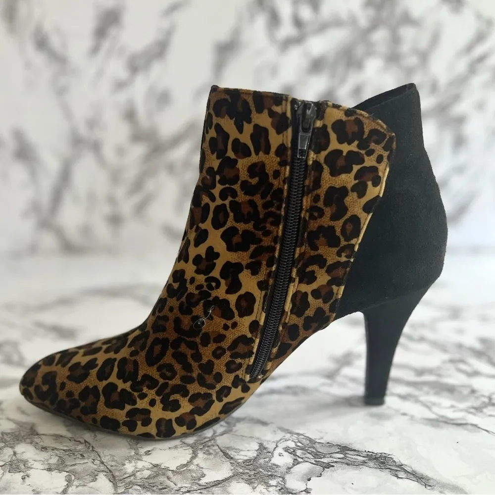Bellini Victoria Leopard Animal Print Faux Suede Bootie 10 Wide Brown - Image 9