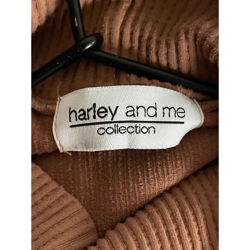 Light brown turtleneck ribbed tank top. Size small. Like new. Harley and Me - Image 3