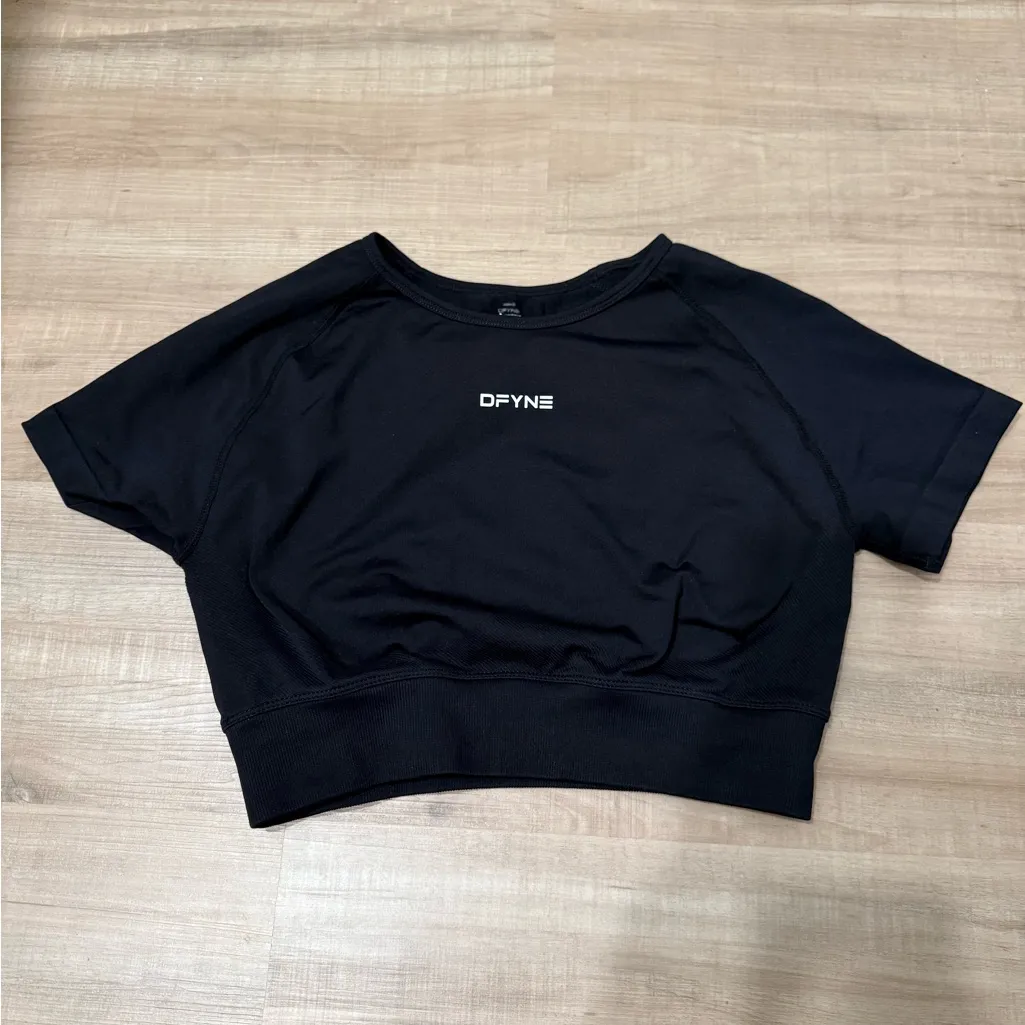 DFYNE Black Women's Crop Top - Image 3
