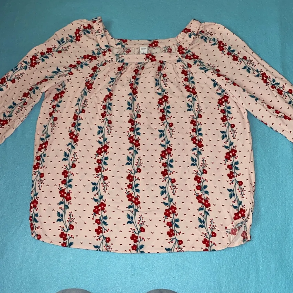 OLD NAVY floral long sleeve button cuffs square neckline size M - Image 2