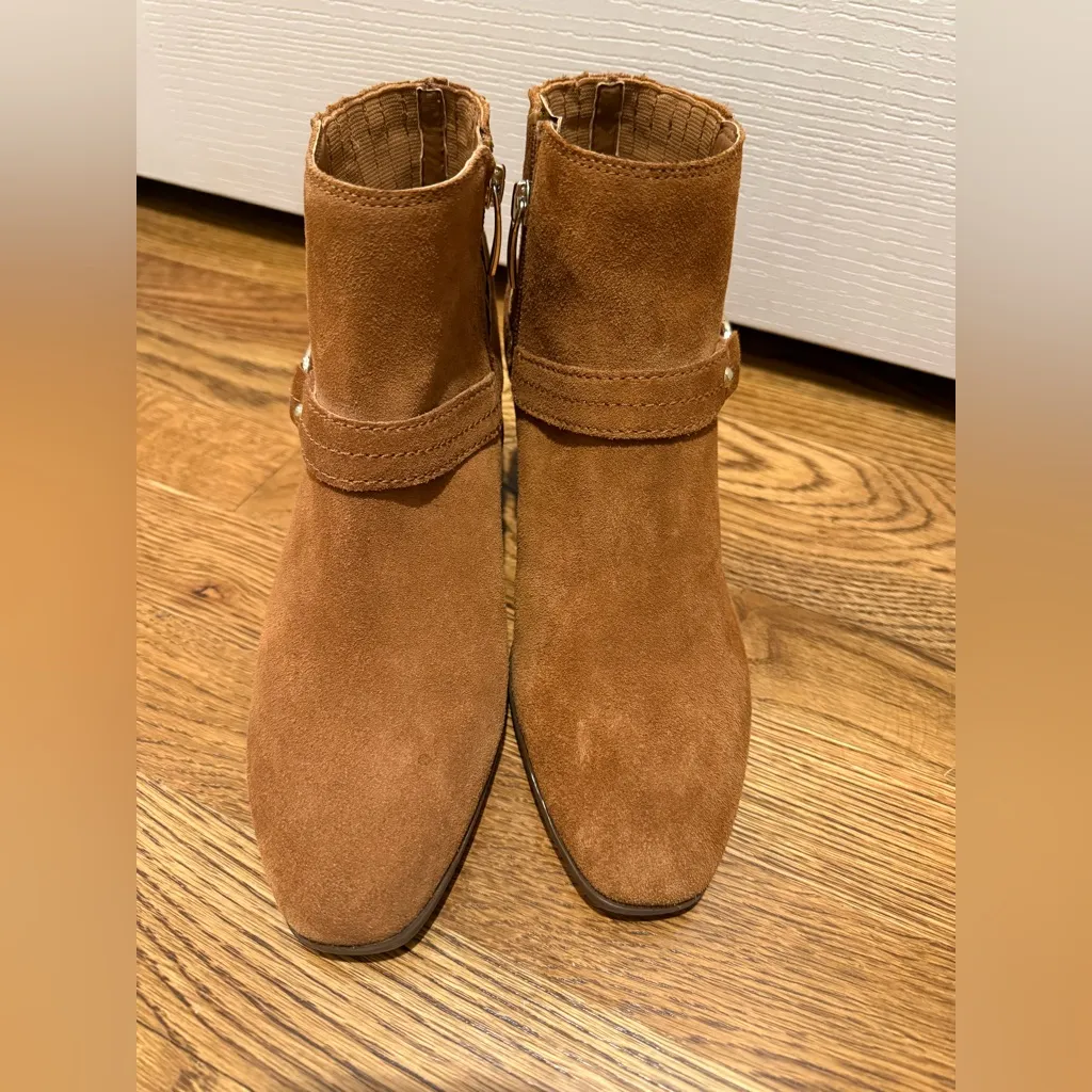 Essex Lane Women's Tan boots size 7.5w - Image 8
